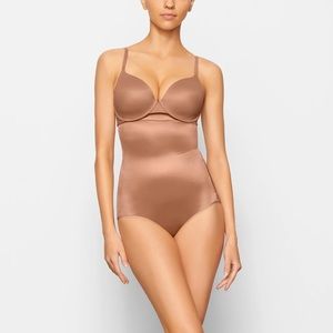 NWT SKIMS High Waist Sculpting Brief in Sienna sz Medium
